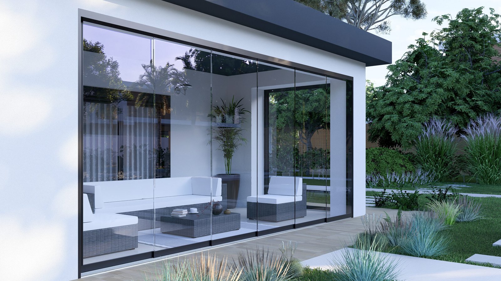 Glazen schuifwand 6-rail in zwart (RAL9005) met helder glas voor een veranda of overkapping.