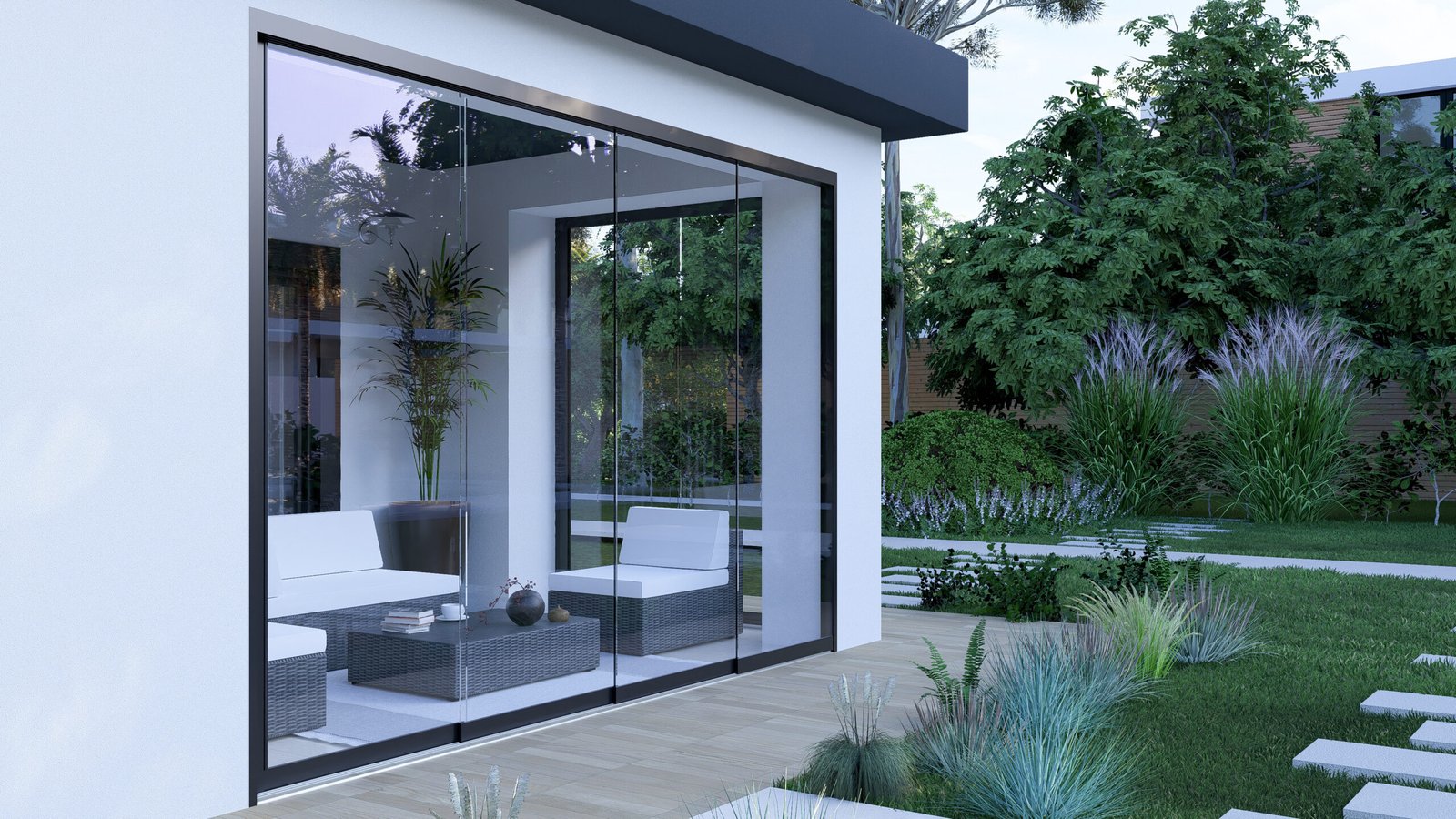 Glazen schuifwand 4-rail in zwart (RAL9005) met helder glas voor een veranda of overkapping.