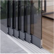 Privacy glas voor een glazen schuifwand van Four Seasons Garden.