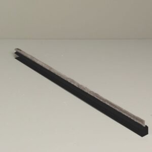 Tochtstrip voor extra afdichting van een glazen schuifwand.