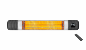 Zwarte heater als comfortoptie voor een veranda met glazen schuifwand.
